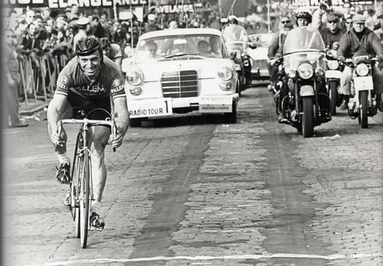 Winst als 35-jarige in de laatste nog ontbrekende klassieker de Waalse Pijl 1968 (Foto: archief Y. Longuevielle)